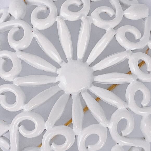 Vintage Signed Monet Brooch Mid Century White Enamel Gold Tone Pin 1960s - Picture 3 of 10